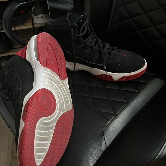 Men's Jordan Max Aura Black/Gym Red 9/10 - Picture 8 of 9
